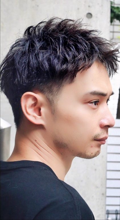 アップバングのメンズショート